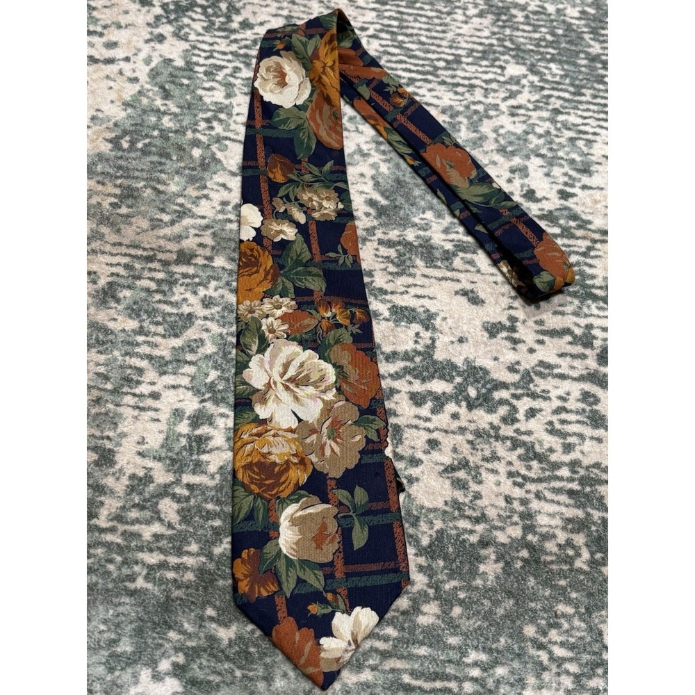 vintage Allyn Saint George "American Classic" necktie Made In USA Flowers